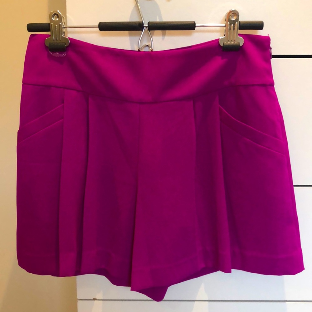 Loft pleated shorts TAGS ON
